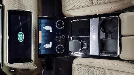 Land Rover Velar photo-11